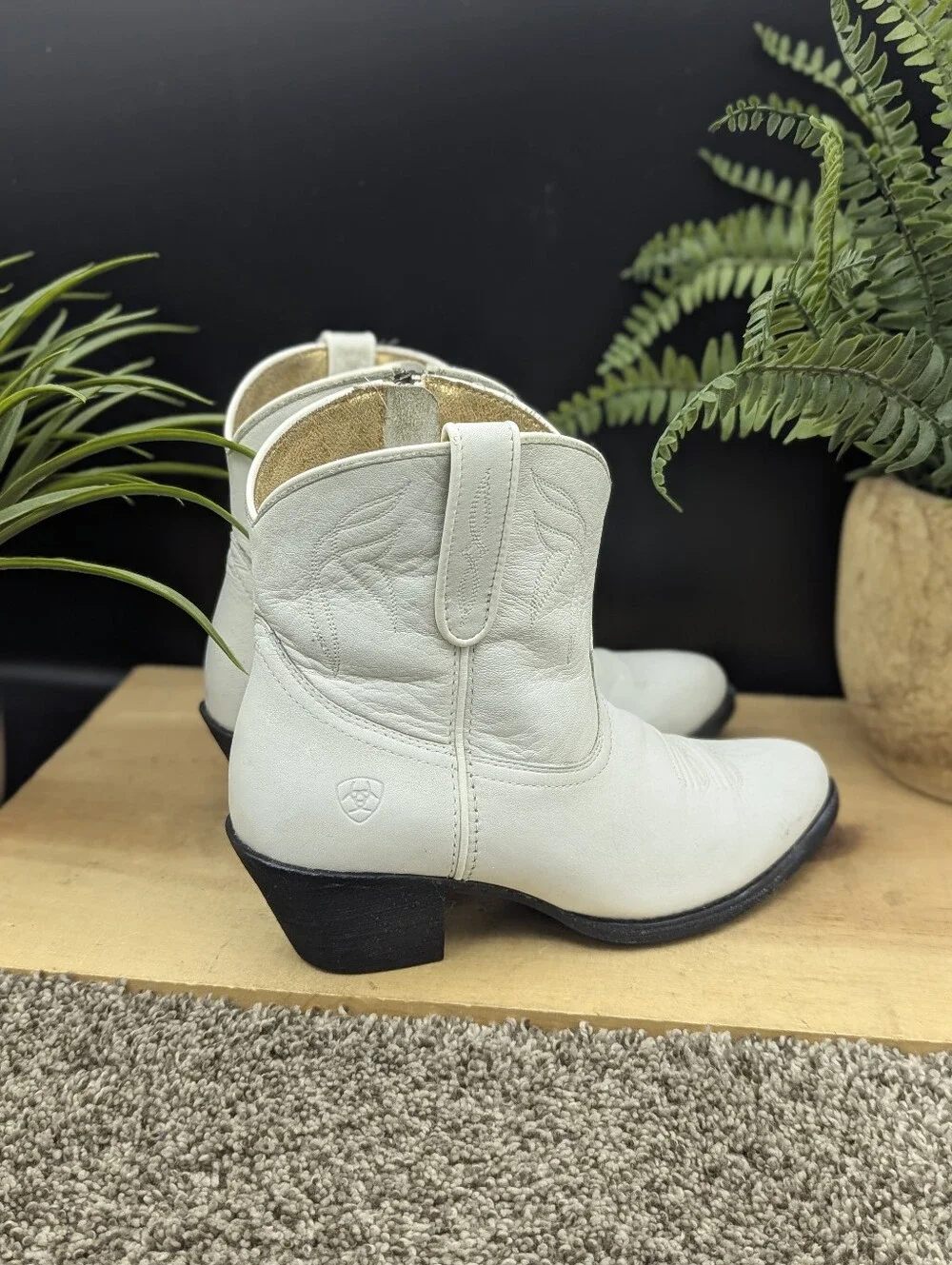 Ariat Darlin Women's Size 6.5B White Leather Side Zip Cowgirl Heeled Boots